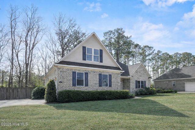 376 Crown Pointe Drive, Hampstead, NC 28443