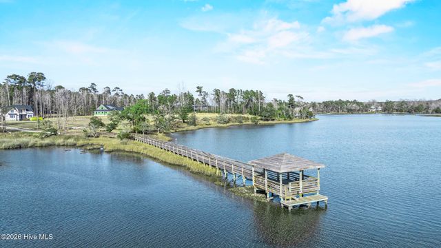 376 Crown Pointe Drive, Hampstead, NC 28443