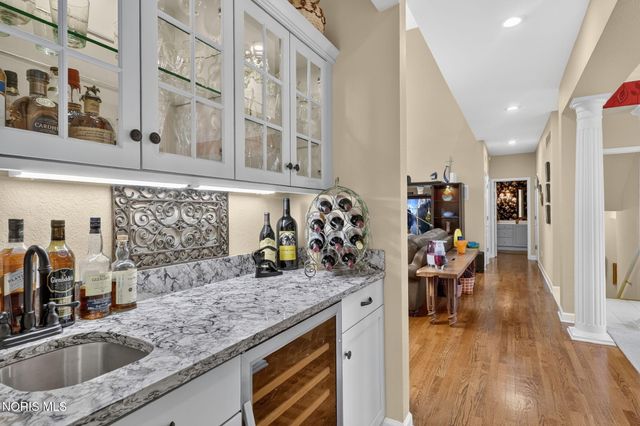 8957 Royal Oak Drive, Holland, OH 43528