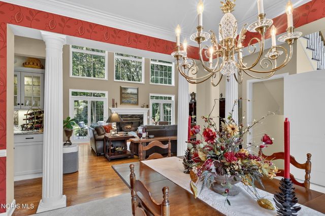 8957 Royal Oak Drive, Holland, OH 43528