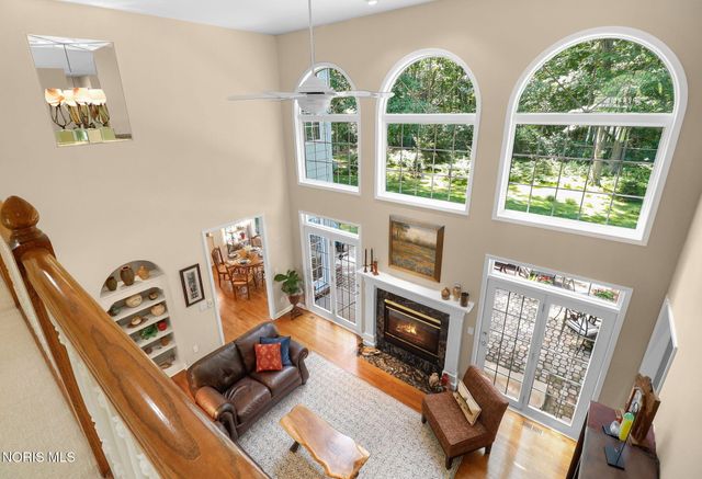 8957 Royal Oak Drive, Holland, OH 43528