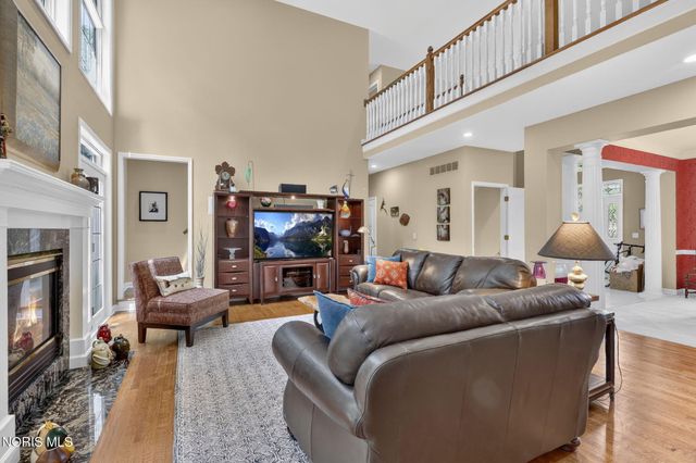 8957 Royal Oak Drive, Holland, OH 43528