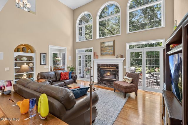 8957 Royal Oak Drive, Holland, OH 43528