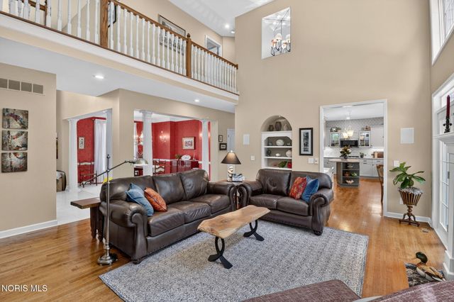 8957 Royal Oak Drive, Holland, OH 43528