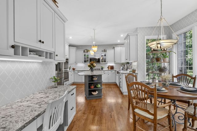 8957 Royal Oak Drive, Holland, OH 43528