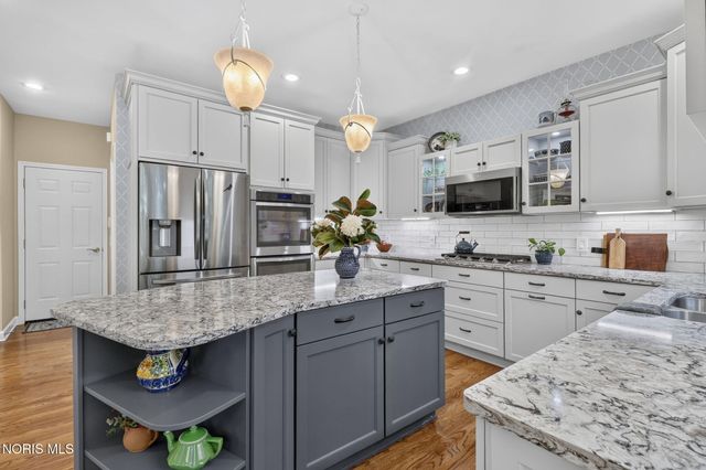 8957 Royal Oak Drive, Holland, OH 43528