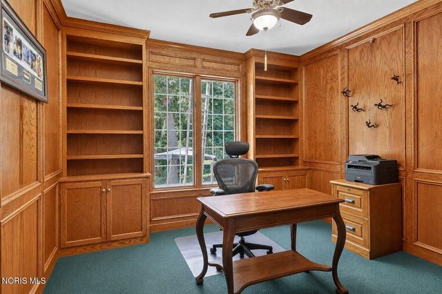 8957 Royal Oak Drive, Holland, OH 43528