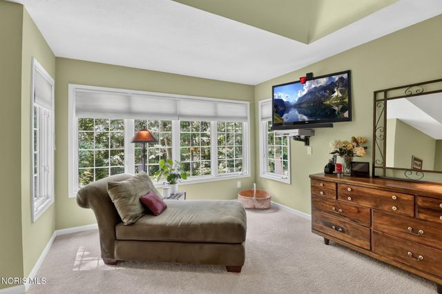 8957 Royal Oak Drive, Holland, OH 43528
