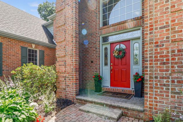 8957 Royal Oak Drive, Holland, OH 43528