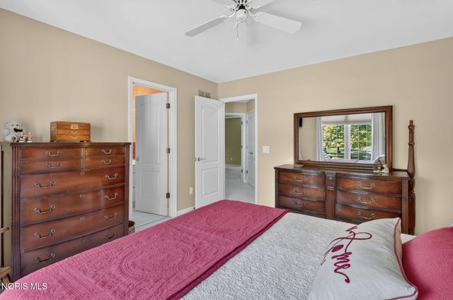 8957 Royal Oak Drive, Holland, OH 43528