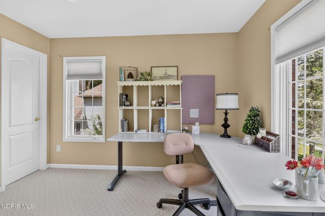 8957 Royal Oak Drive, Holland, OH 43528