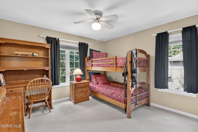 8957 Royal Oak Drive, Holland, OH 43528
