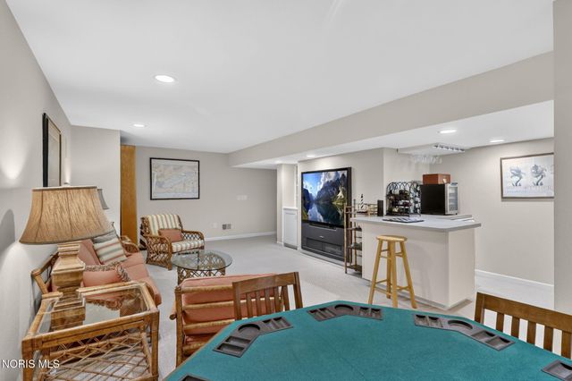 8957 Royal Oak Drive, Holland, OH 43528