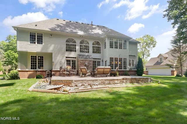 8957 Royal Oak Drive, Holland, OH 43528