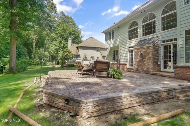 8957 Royal Oak Drive, Holland, OH 43528