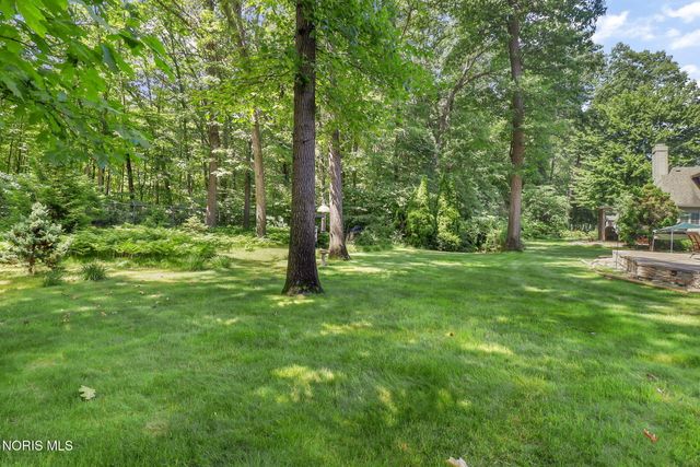 8957 Royal Oak Drive, Holland, OH 43528