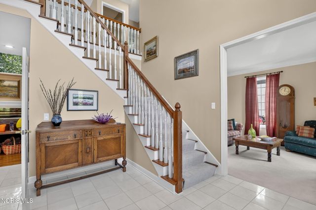 8957 Royal Oak Drive, Holland, OH 43528