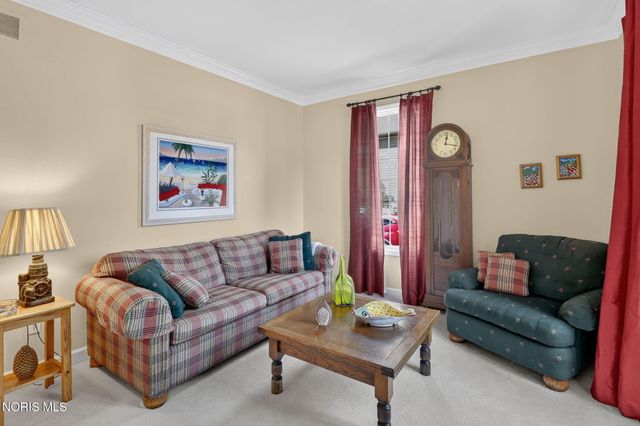 8957 Royal Oak Drive, Holland, OH 43528