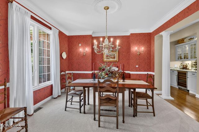 8957 Royal Oak Drive, Holland, OH 43528