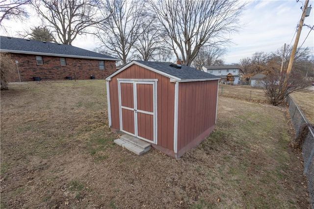 1615 Wayne Drive, St Joseph, MO 64506