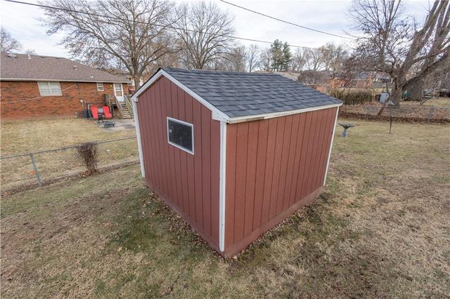 1615 Wayne Drive, St Joseph, MO 64506