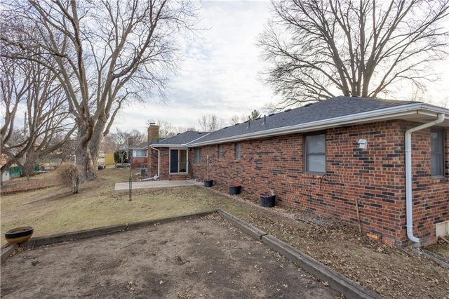 1615 Wayne Drive, St Joseph, MO 64506