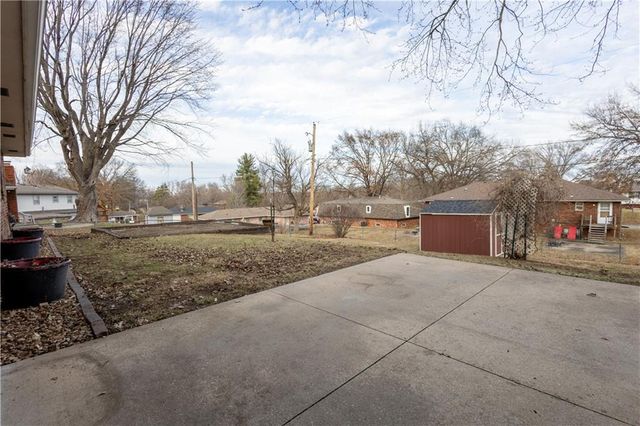 1615 Wayne Drive, St Joseph, MO 64506