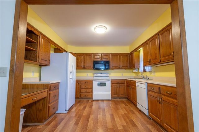 1615 Wayne Drive, St Joseph, MO 64506