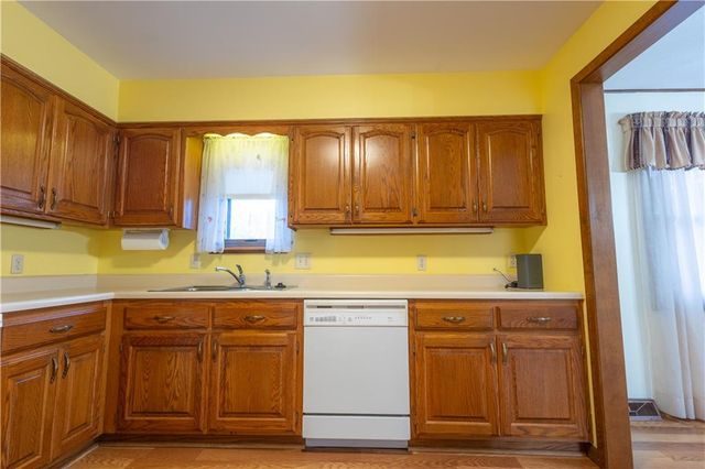 1615 Wayne Drive, St Joseph, MO 64506