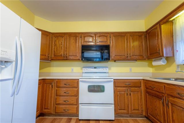 1615 Wayne Drive, St Joseph, MO 64506