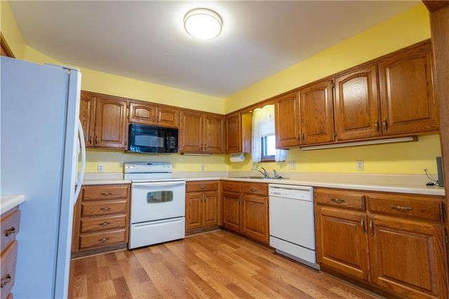 1615 Wayne Drive, St Joseph, MO 64506