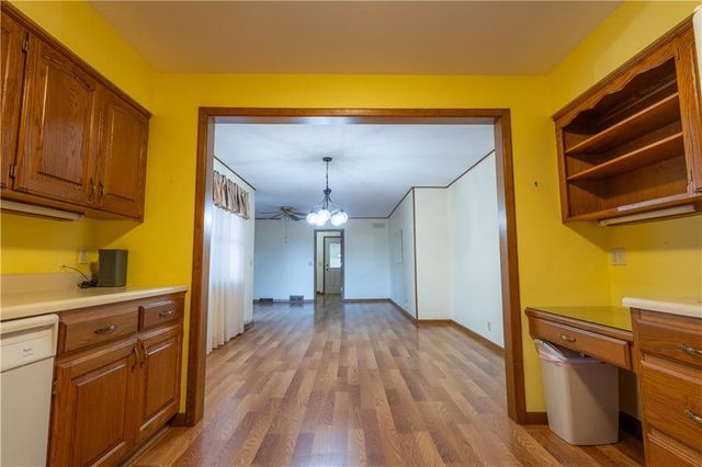 1615 Wayne Drive, St Joseph, MO 64506