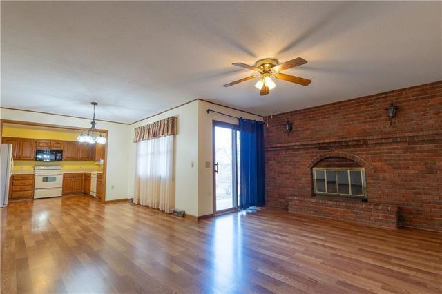 1615 Wayne Drive, St Joseph, MO 64506