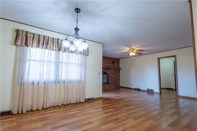 1615 Wayne Drive, St Joseph, MO 64506