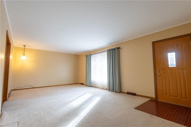 1615 Wayne Drive, St Joseph, MO 64506