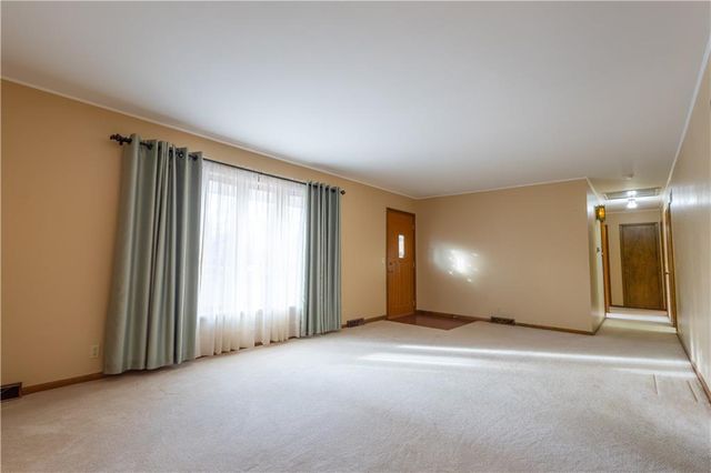 1615 Wayne Drive, St Joseph, MO 64506