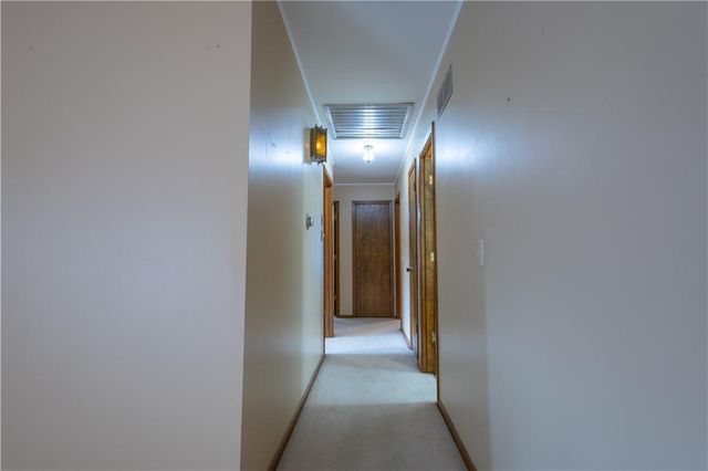 1615 Wayne Drive, St Joseph, MO 64506