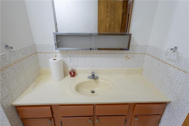 1615 Wayne Drive, St Joseph, MO 64506