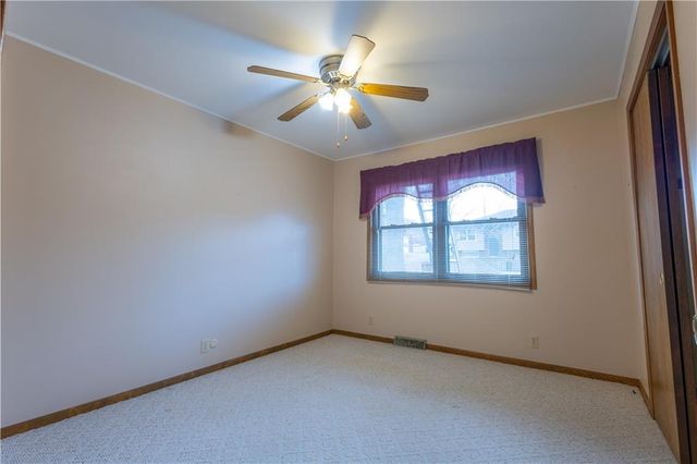 1615 Wayne Drive, St Joseph, MO 64506