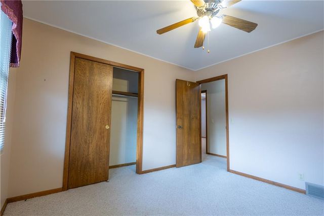 1615 Wayne Drive, St Joseph, MO 64506