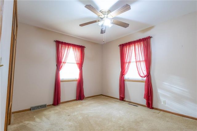 1615 Wayne Drive, St Joseph, MO 64506