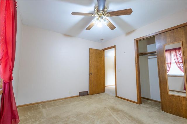 1615 Wayne Drive, St Joseph, MO 64506