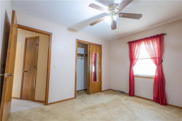 1615 Wayne Drive, St Joseph, MO 64506