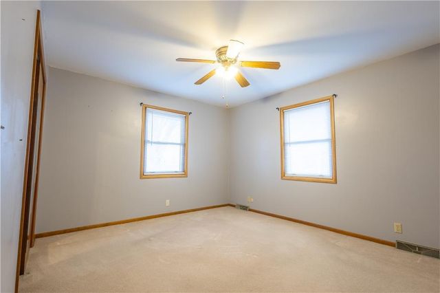 1615 Wayne Drive, St Joseph, MO 64506