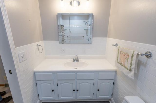 1615 Wayne Drive, St Joseph, MO 64506