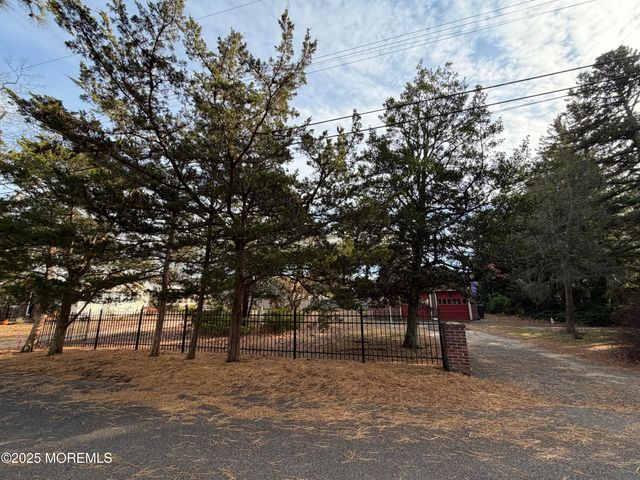 353 Arrowhead Drive, Brick, NJ 08724