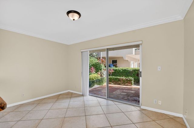 596 SE 20th Ave 4, Deerfield Beach, FL 33441