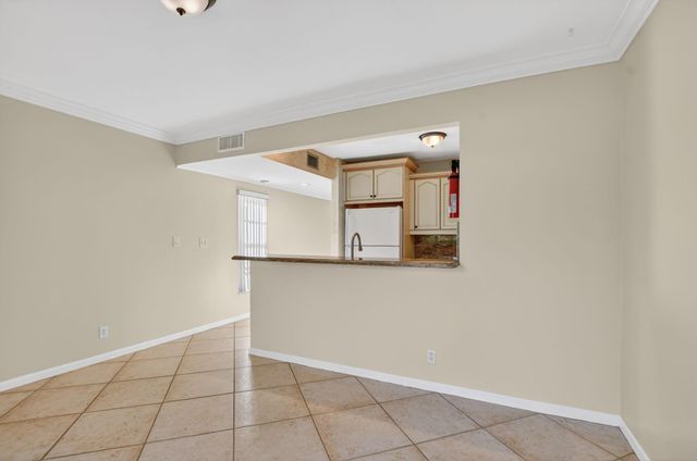 596 SE 20th Ave 4, Deerfield Beach, FL 33441