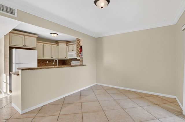 596 SE 20th Ave 4, Deerfield Beach, FL 33441