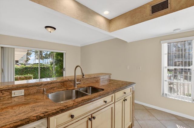 596 SE 20th Ave 4, Deerfield Beach, FL 33441